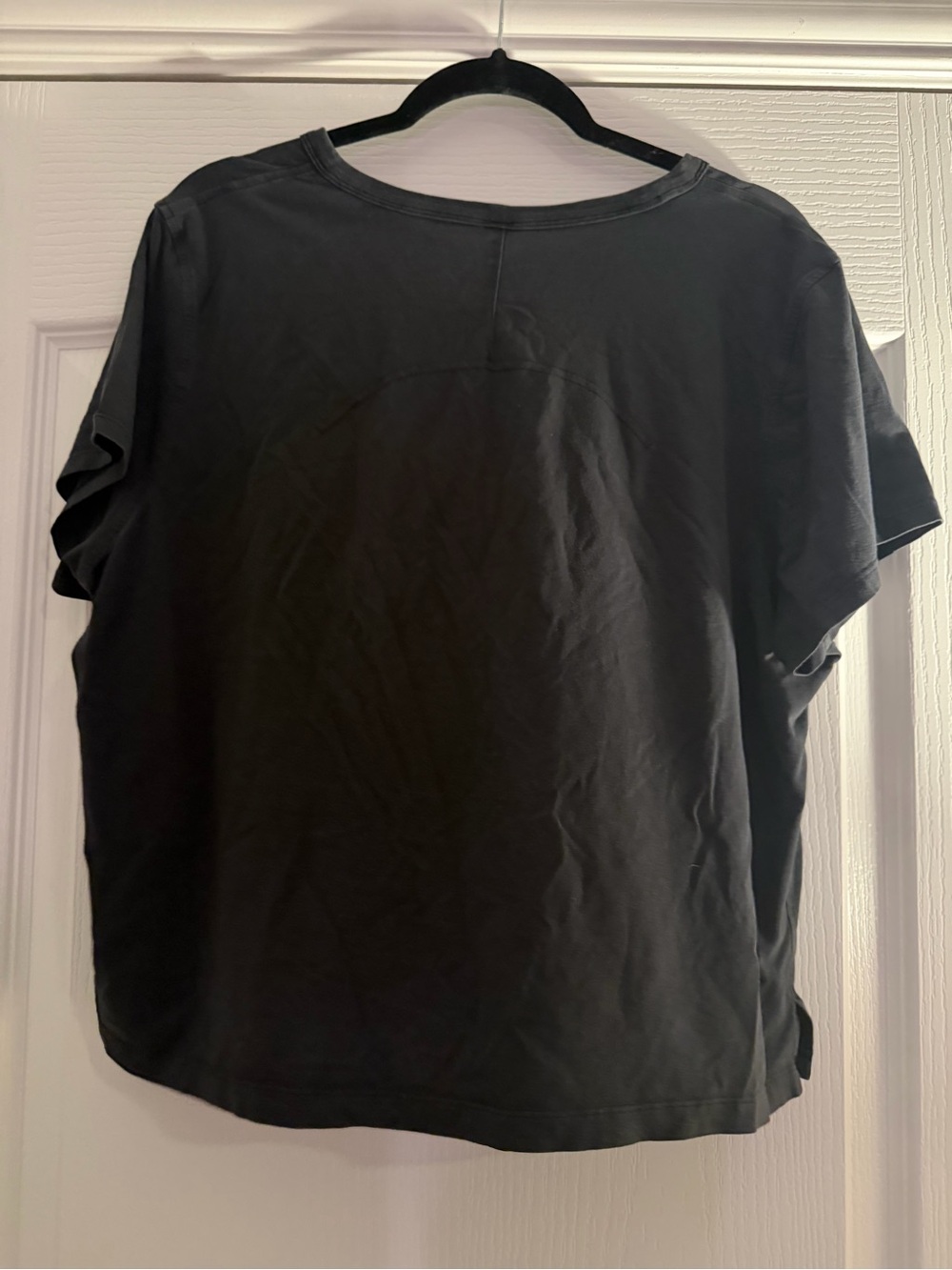 Lululemon Athletica Classic Fit Relaxed Black Cropped Women's Tee - Size 10 - Picture 5 of 6